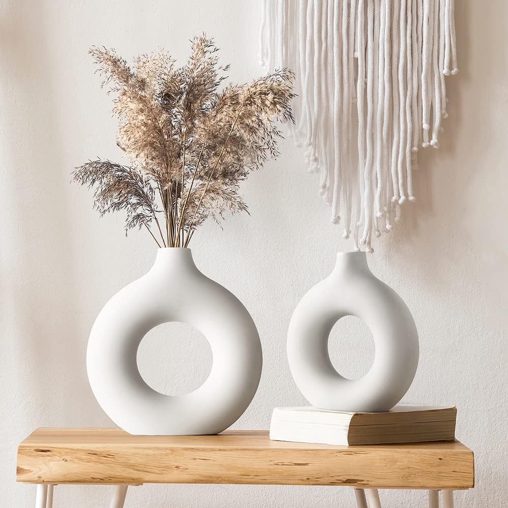 Vase décoratif en céramique blanche pure