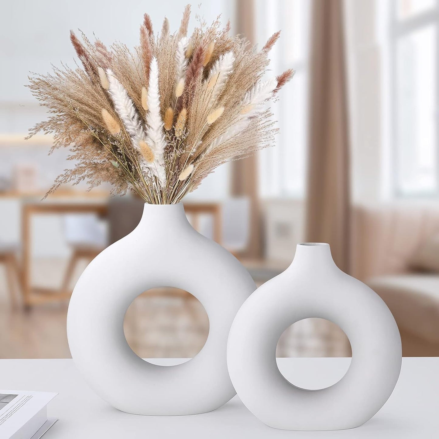 Vase décoratif en céramique blanche pure