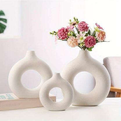 Vase décoratif en céramique blanche pure