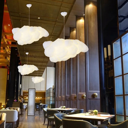 Plafonnier LED suspendu en forme de nuage flottant